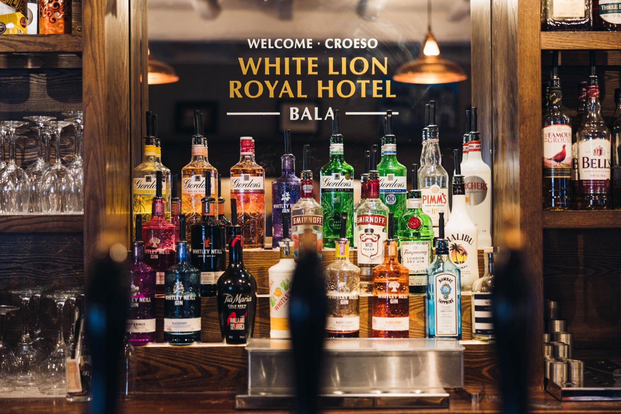 באלה White Lion Royal Hotel מראה חיצוני תמונה