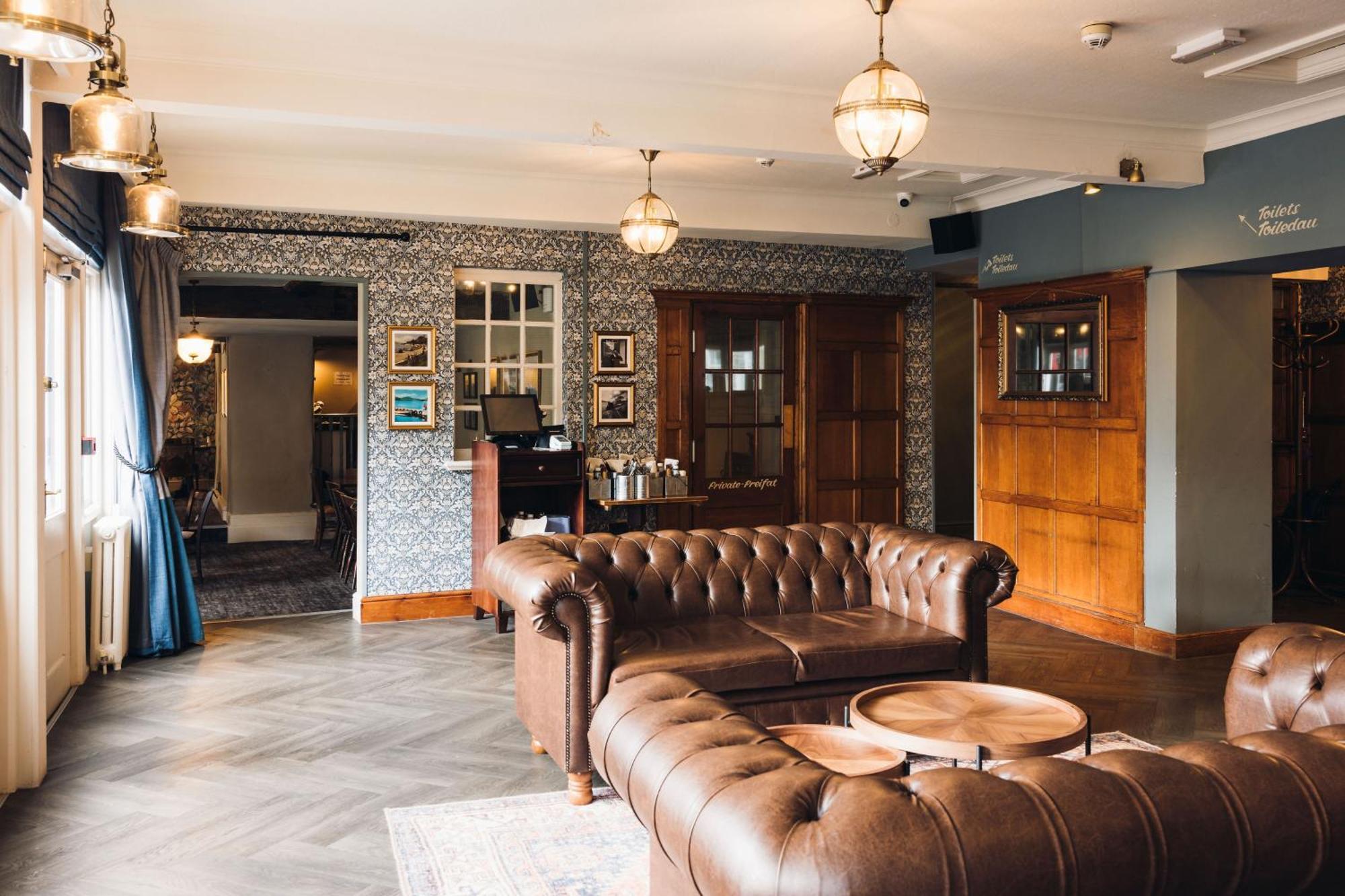 באלה White Lion Royal Hotel מראה חיצוני תמונה