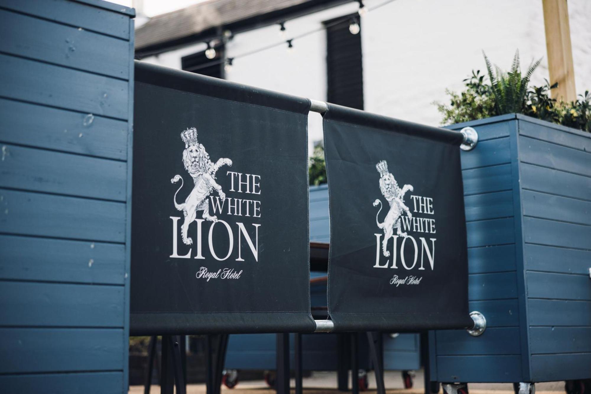 באלה White Lion Royal Hotel מראה חיצוני תמונה