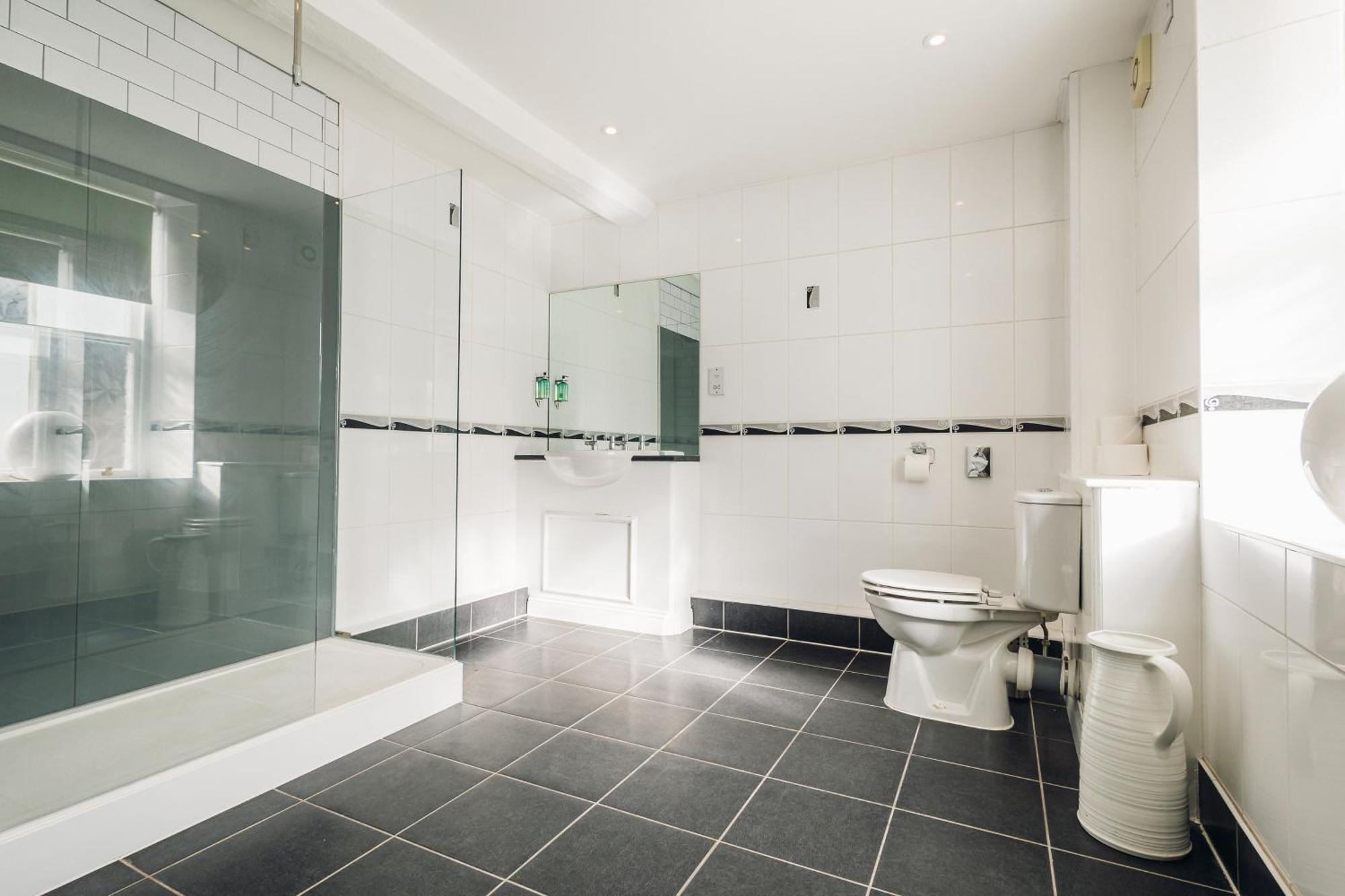באלה White Lion Royal Hotel מראה חיצוני תמונה