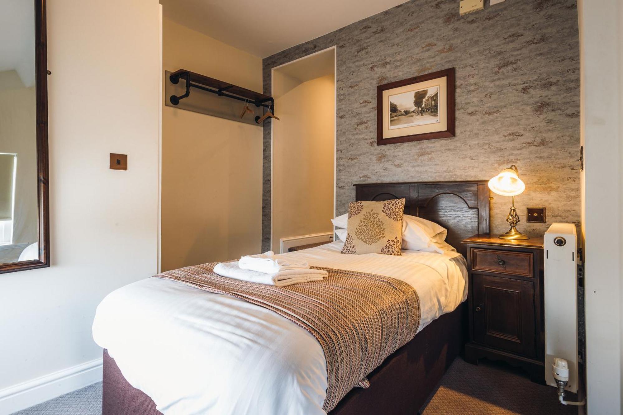 באלה White Lion Royal Hotel מראה חיצוני תמונה
