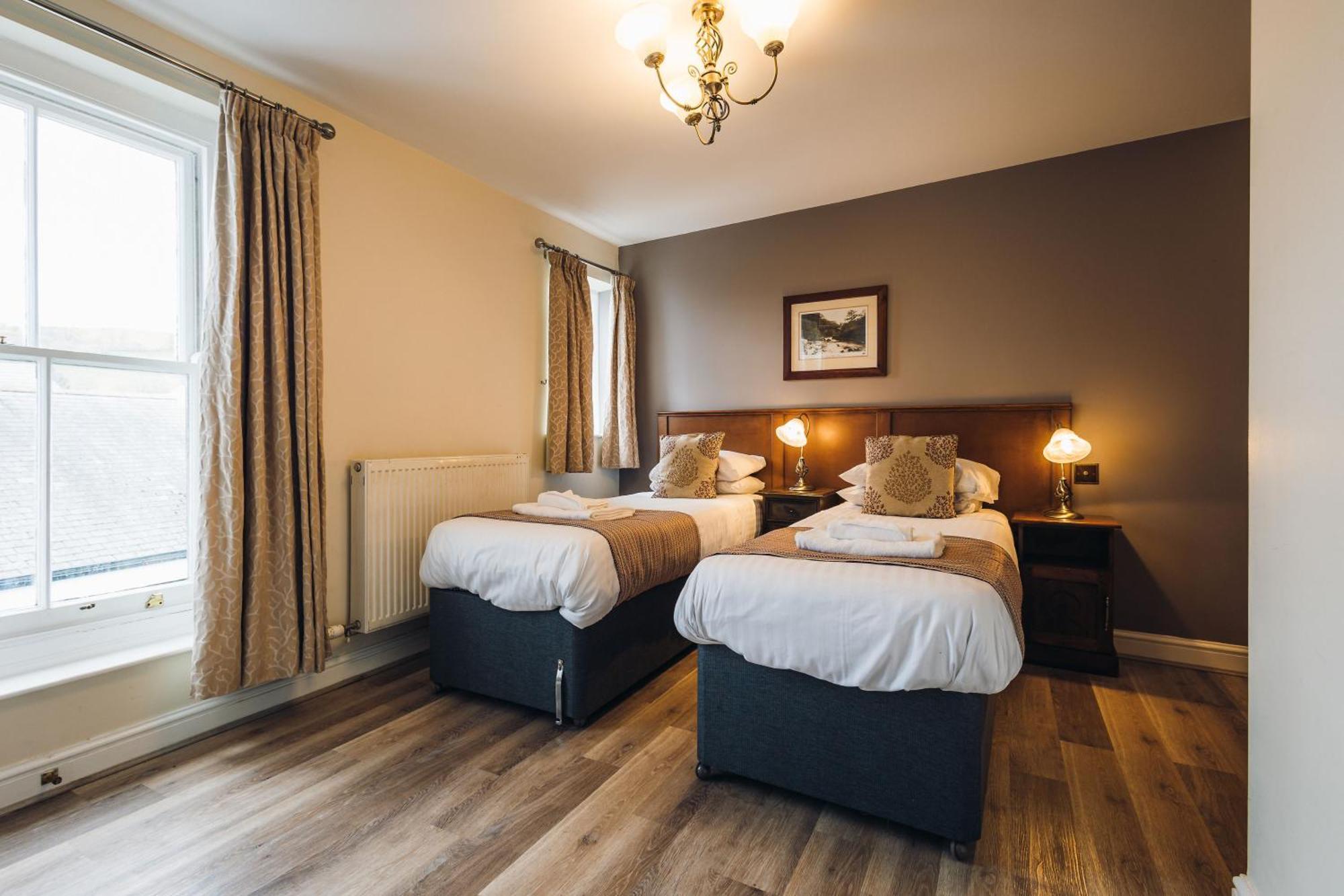 באלה White Lion Royal Hotel מראה חיצוני תמונה