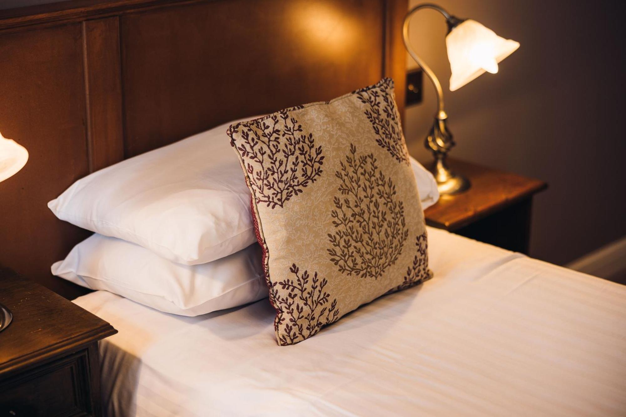 באלה White Lion Royal Hotel מראה חיצוני תמונה