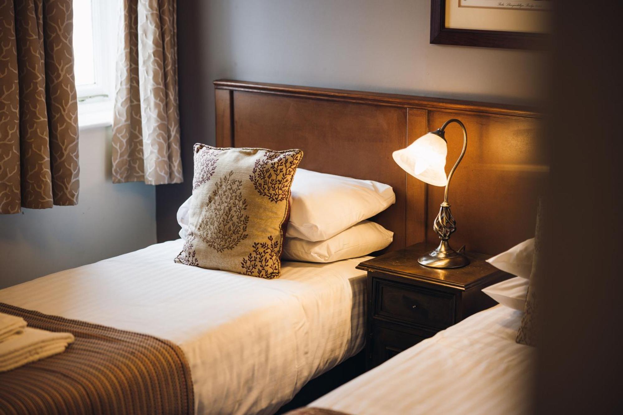 באלה White Lion Royal Hotel מראה חיצוני תמונה