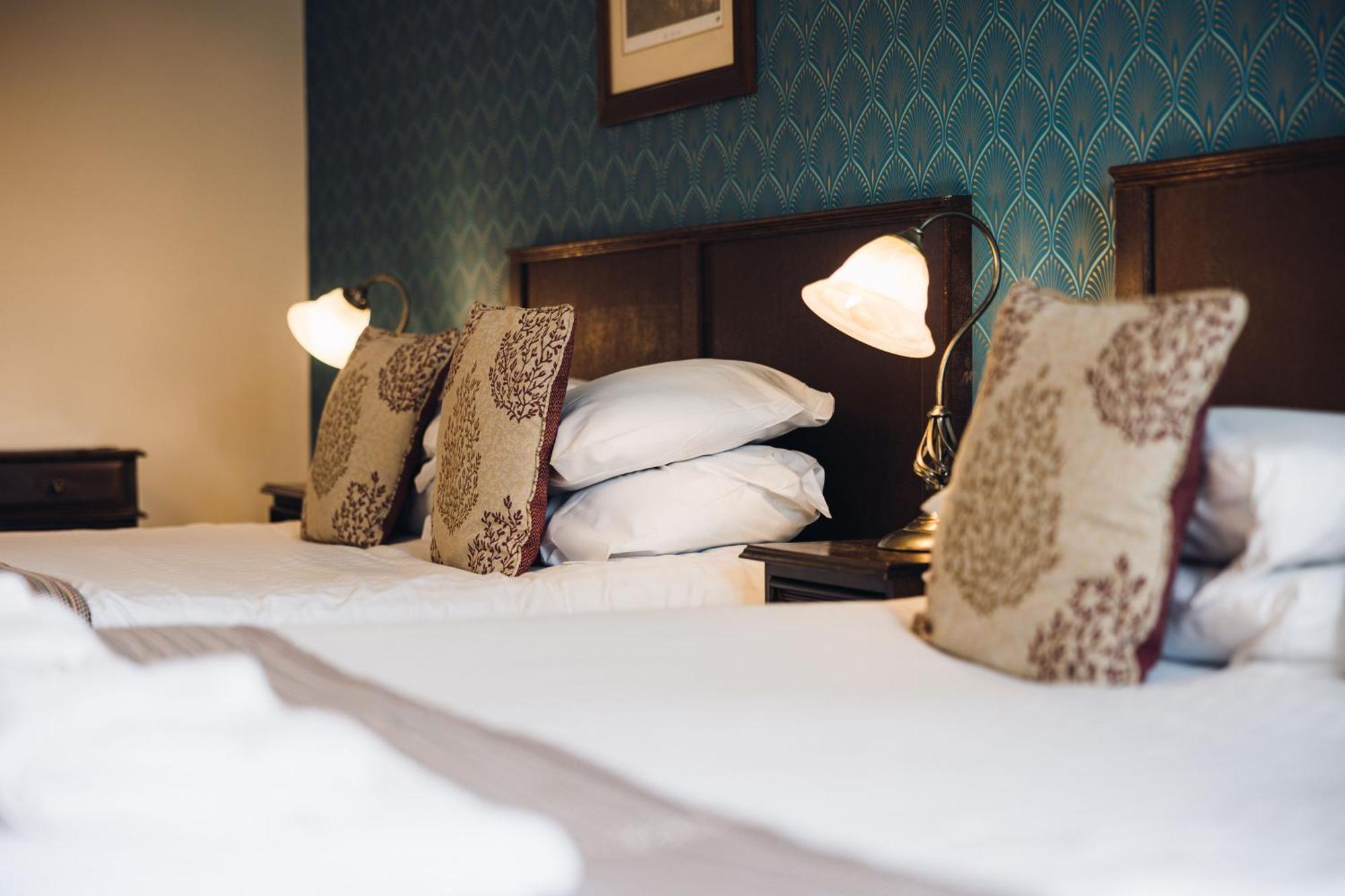 באלה White Lion Royal Hotel מראה חיצוני תמונה