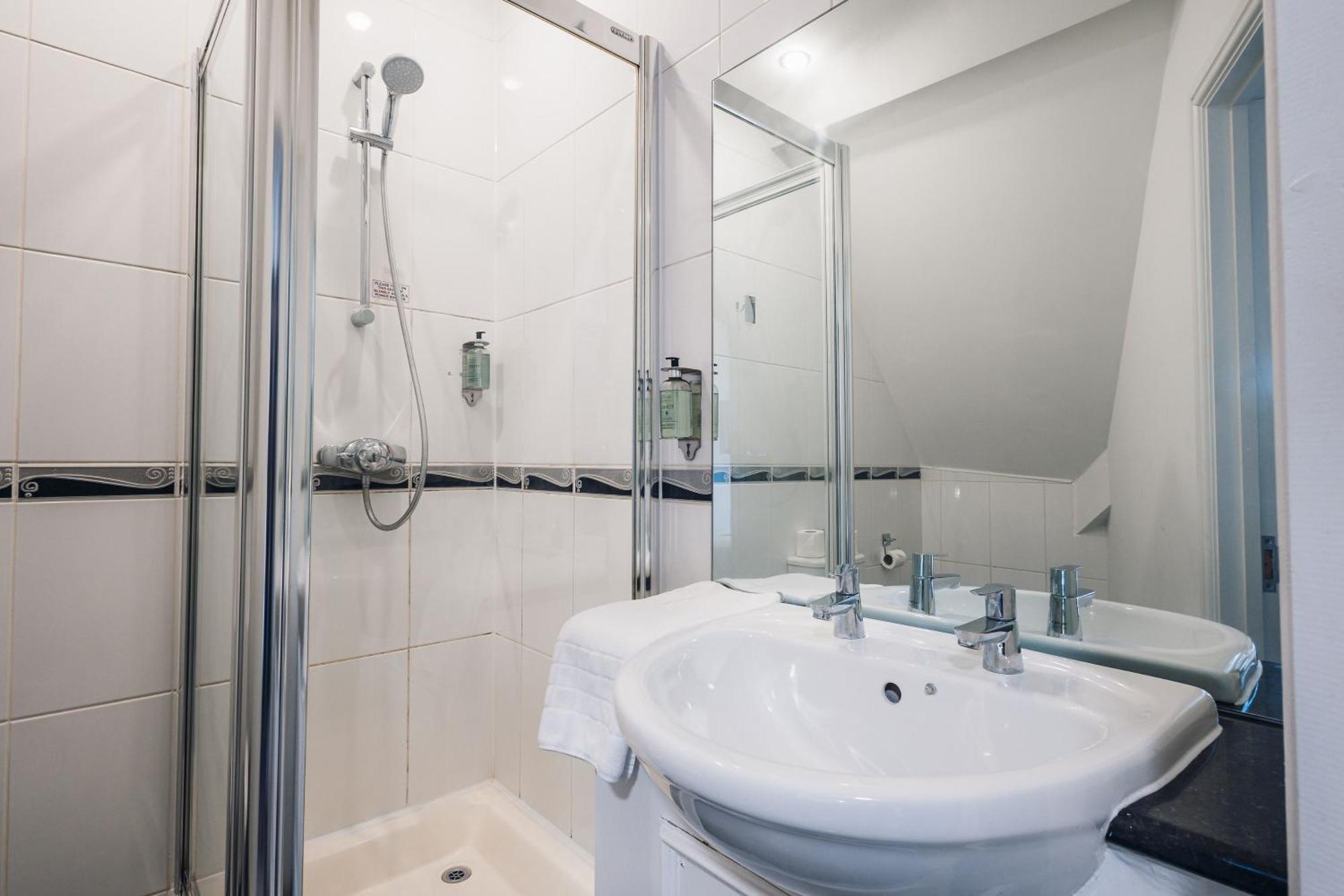 באלה White Lion Royal Hotel מראה חיצוני תמונה